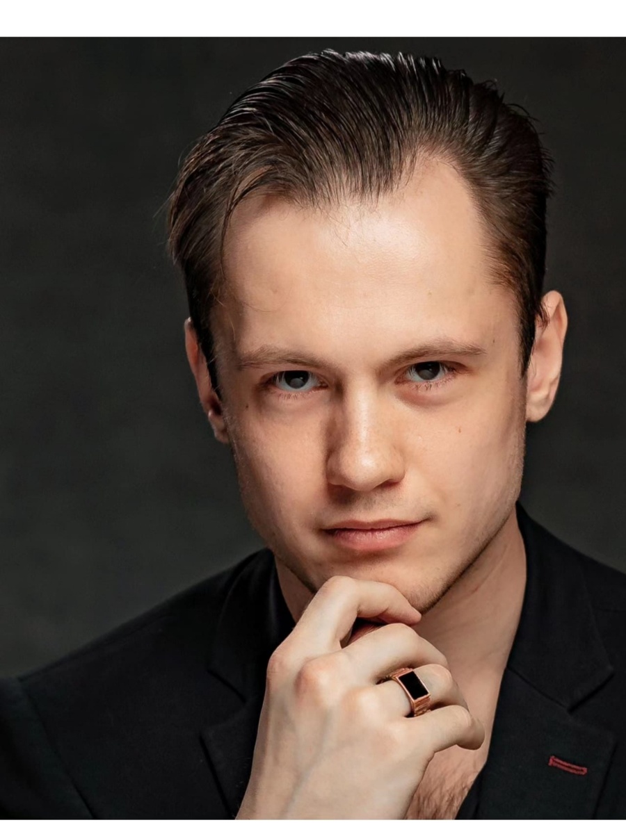 Антон Кутынов