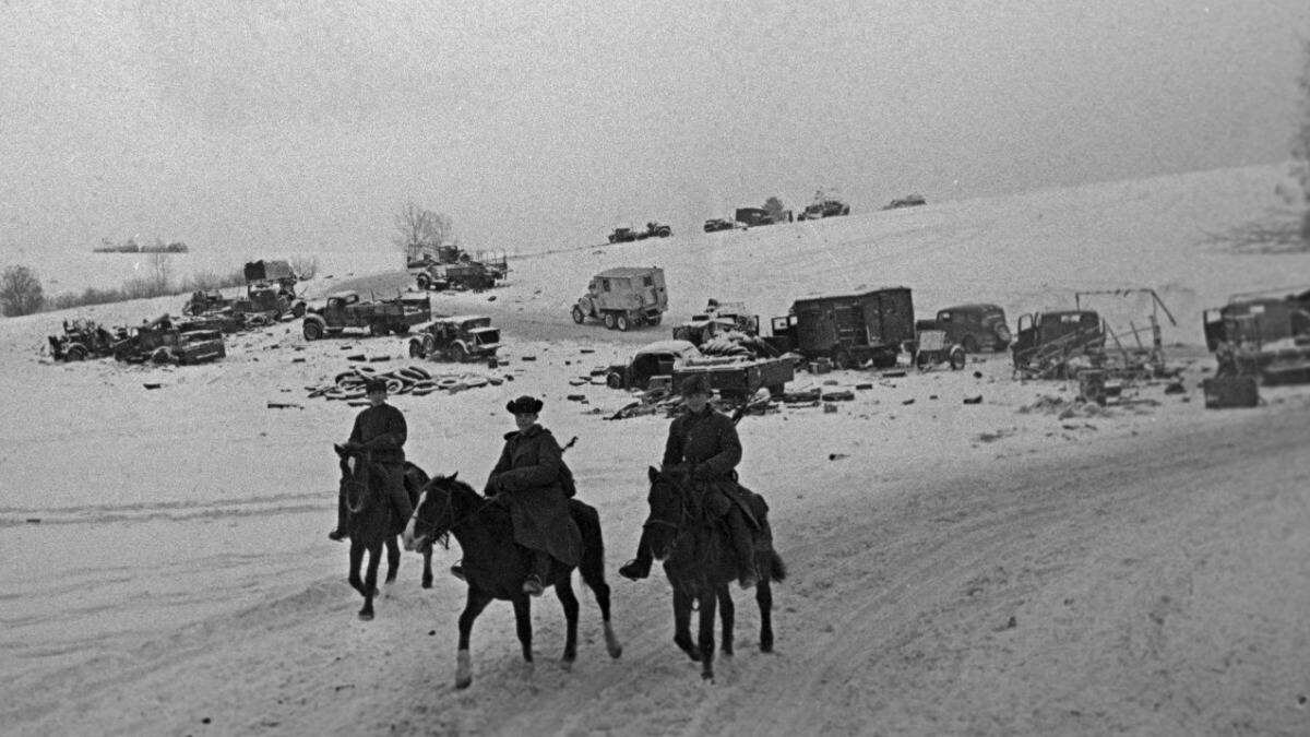    Советские кавалеристы после одного из боев под Москвой / Фото: Иван Шагин / РИА Новости