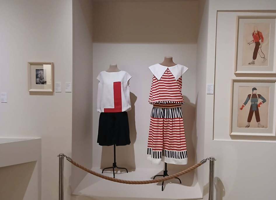 Выставка "От ткани до космоса. Авангардистки дизайна" во Всероссийском музее декоративного искусства. Фото автора.