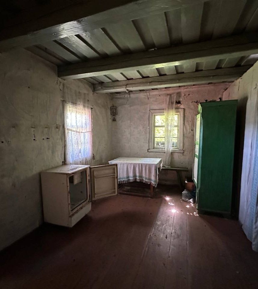 Хата деда и в углу икона Девы Марии!