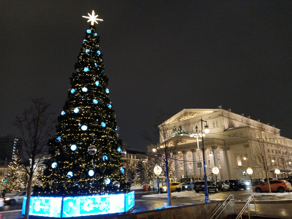 Театральная площадь (все фото автора от 24 января), 