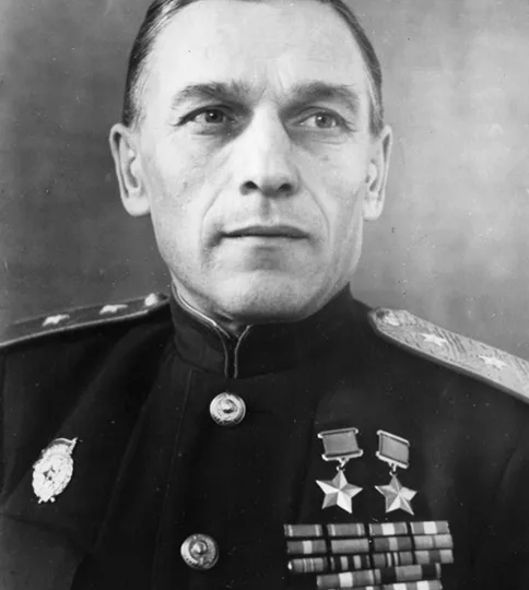 Полтора года тюрьмы «за защиту врагов народа» и две Звезды Героя «за образцовое выполнение боевых заданий»