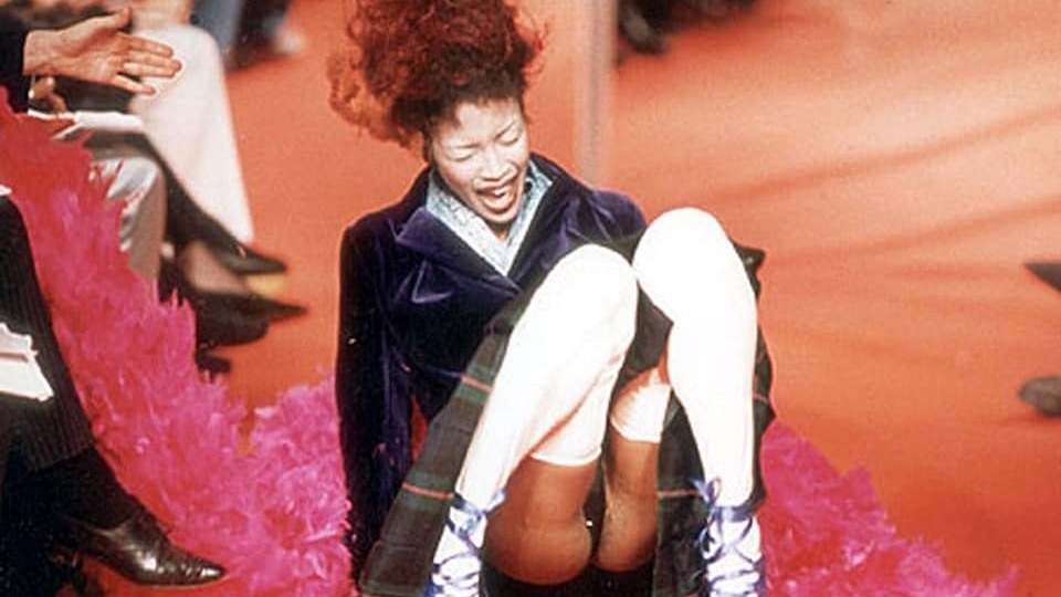 Падение Наоми Кэмпбелл на показе Vivienne Westwood