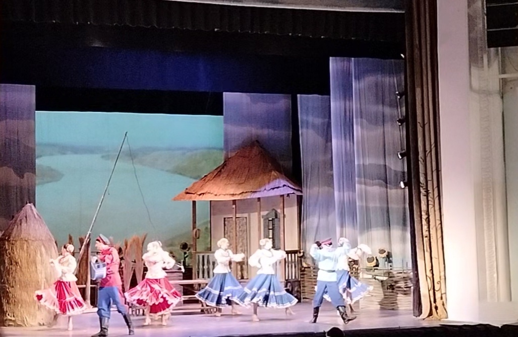 Фото автора канала. Комедия "Бабий бунт".