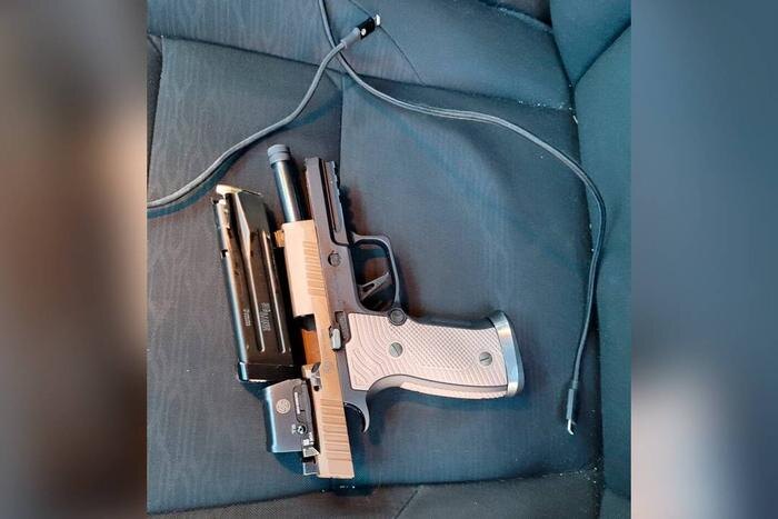 Пистолет, который был у убитого. Фото © Truth Social / Donald J. Trump