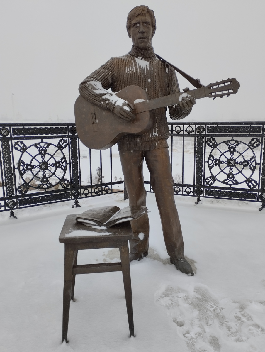 Памятник Владимиру Высоцкому в Тюмени 