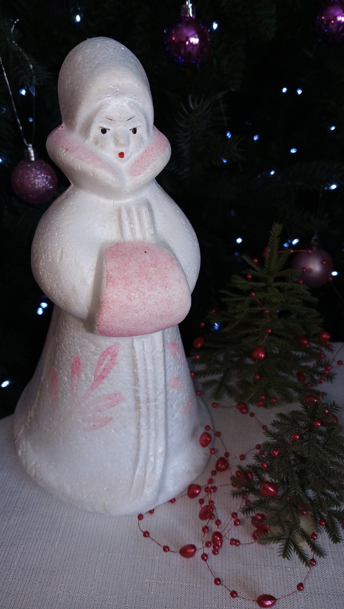 Покупки с барахолки + подарки от подписчицы = зимнее чаепитие. Фото автора 