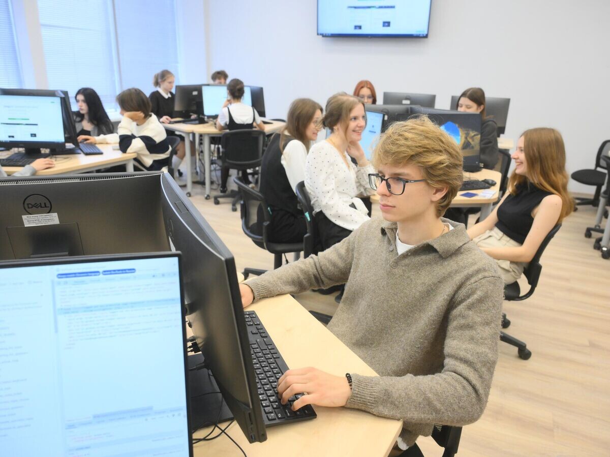    Миэт студенты | © РИА Новости / Илья Питалев