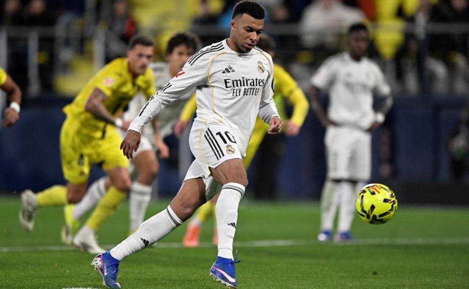    Килиан Мбаппе оформил дубль, позволив Мадриду обойти «Барселону» . Фото: Reuters