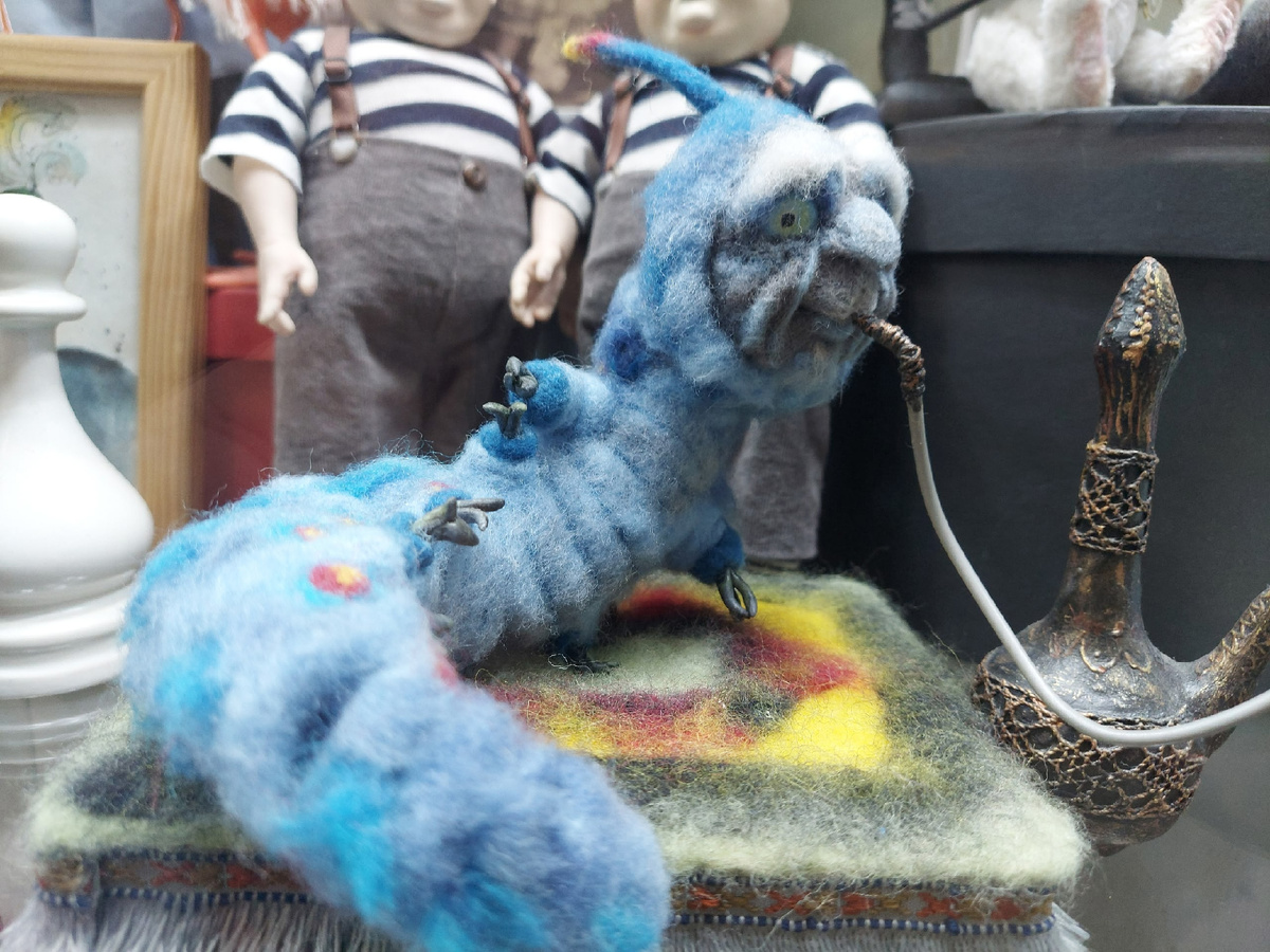 Алиса в Стране чудес. Гусеница