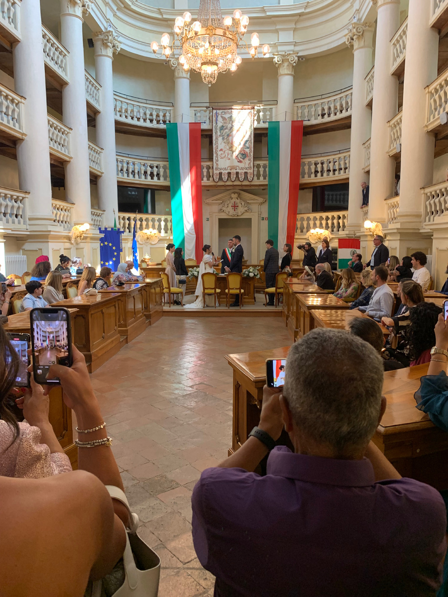 Церемония в коммуне. 