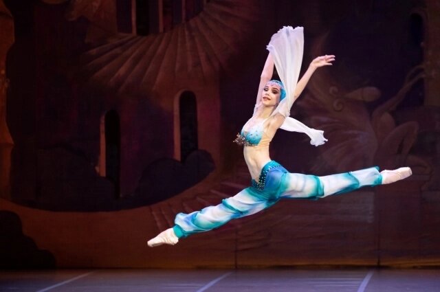    Из-за того, что балерины часто прыгают, стопа деформируется Фото: «Театр оперы и балета» им. Д. А Хворостовского