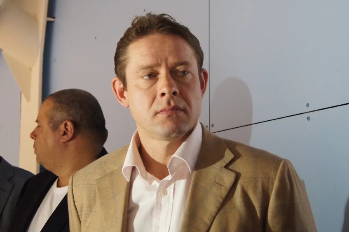    Хоккеист Павел Буре.