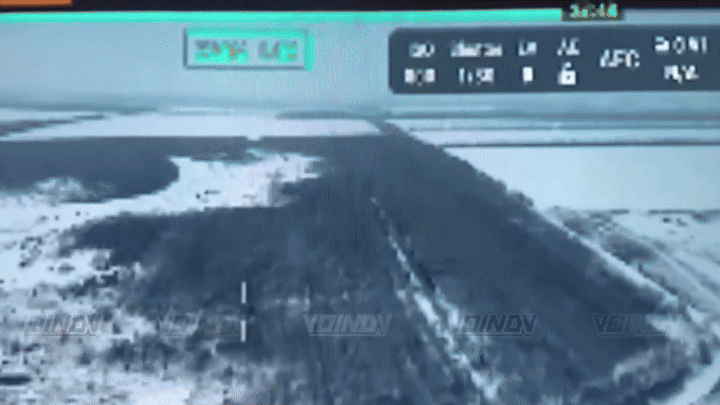    Бомбардировщики 11-й армии ВВС и ПВО группировки войск "Восток" отработали по противнику в районе н.п. Воздвижевка, Времевское направление. Видео: "Воин DV"