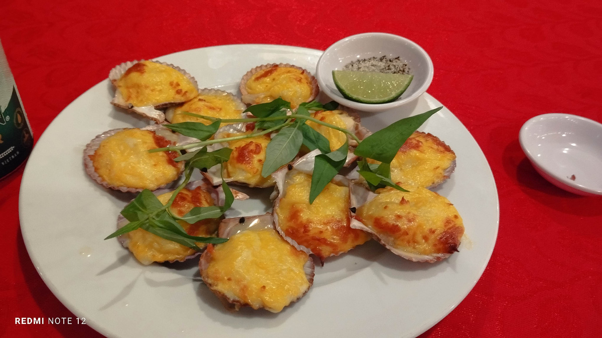 Гребешки запеченные с сыром 100 донгов