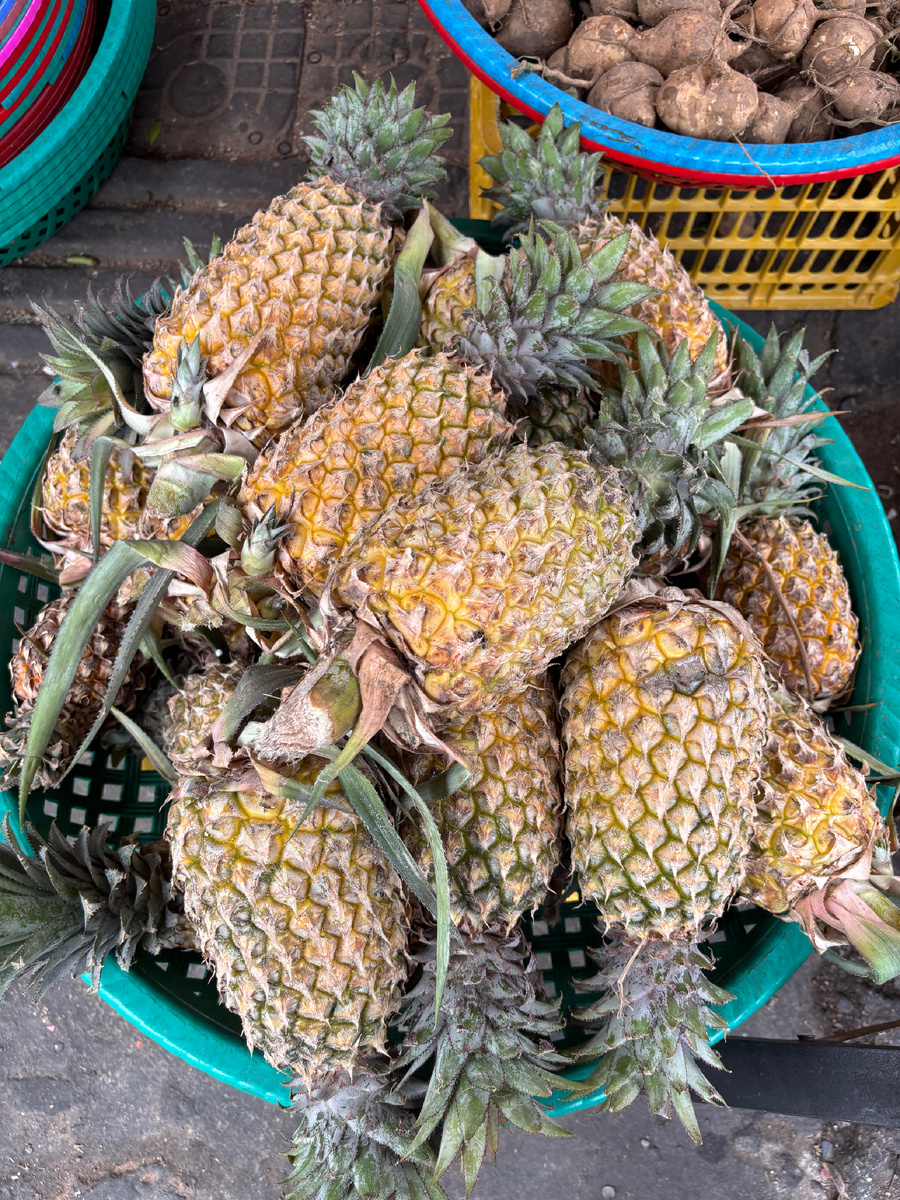 А на нас, а на нас упал ананас! 