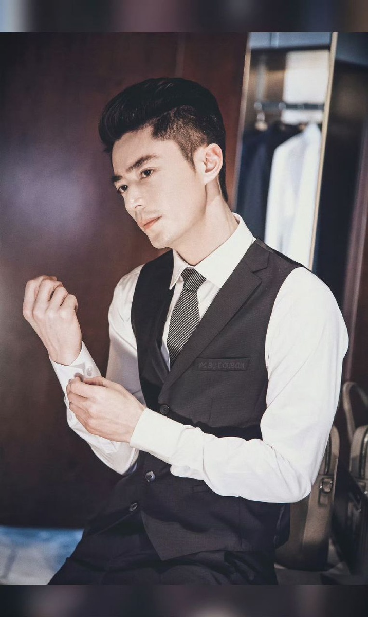 Актёр Уоллес Хо, 46 лет. Смотрите галерею...