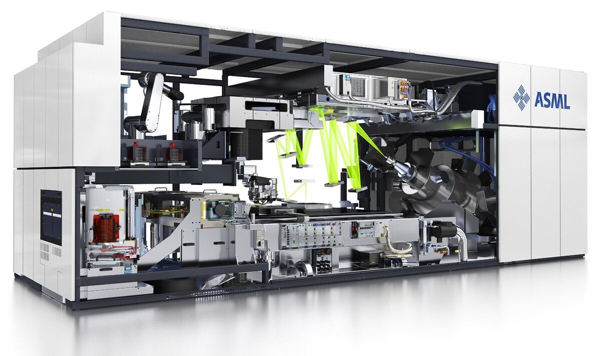 на фото литограф фирмы ASML для производства 