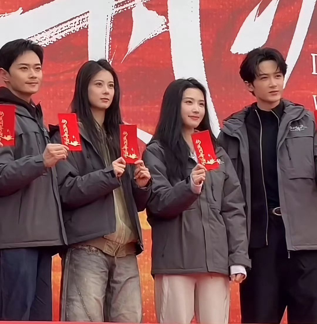 Тан Цзяньци, Лу Юйсяо, Чжао Чжаои и Цао Цзюнь на церемонии открытия