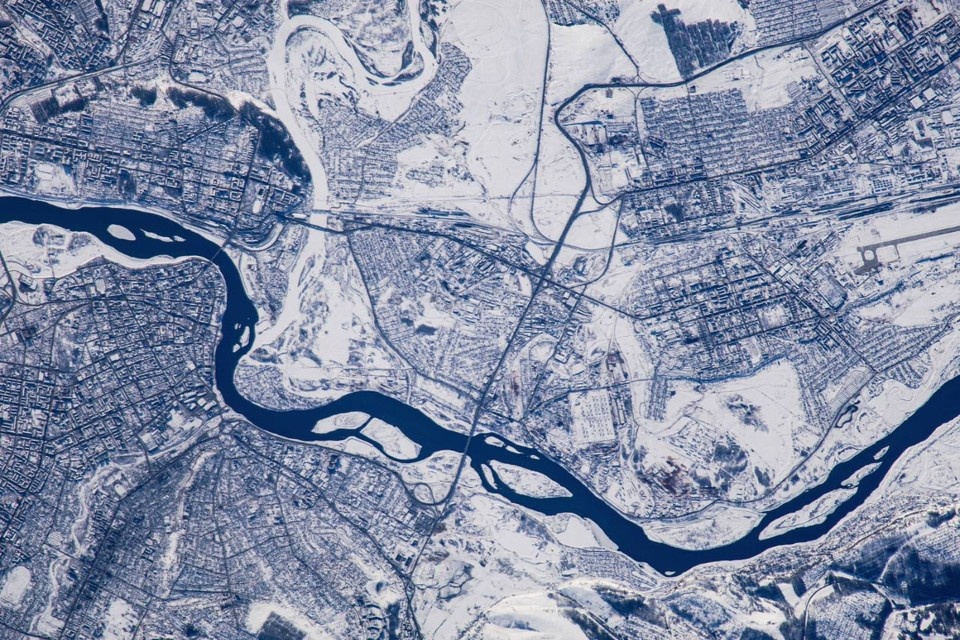    Кадры морозного Иркутска показал с орбиты космонавт Антон Шкаплеров. Фото: социальные сети космонавта Антона Шкаплерова