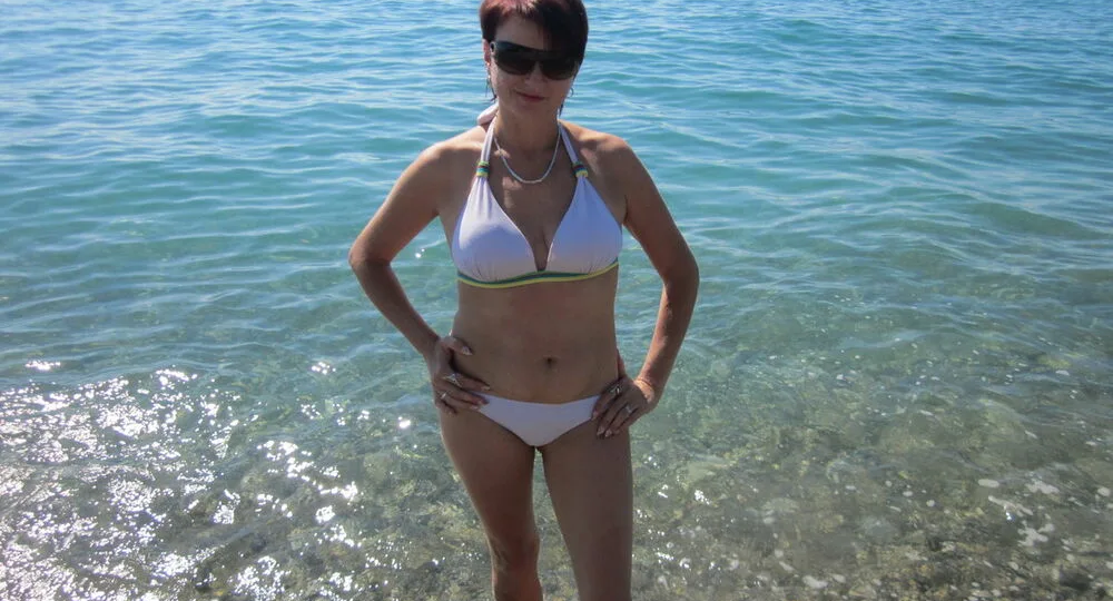 12 фото, которые доказывают, что море - это место знакомств одиноких счастливых женщин 40+, а не место отдыха как многие думают.