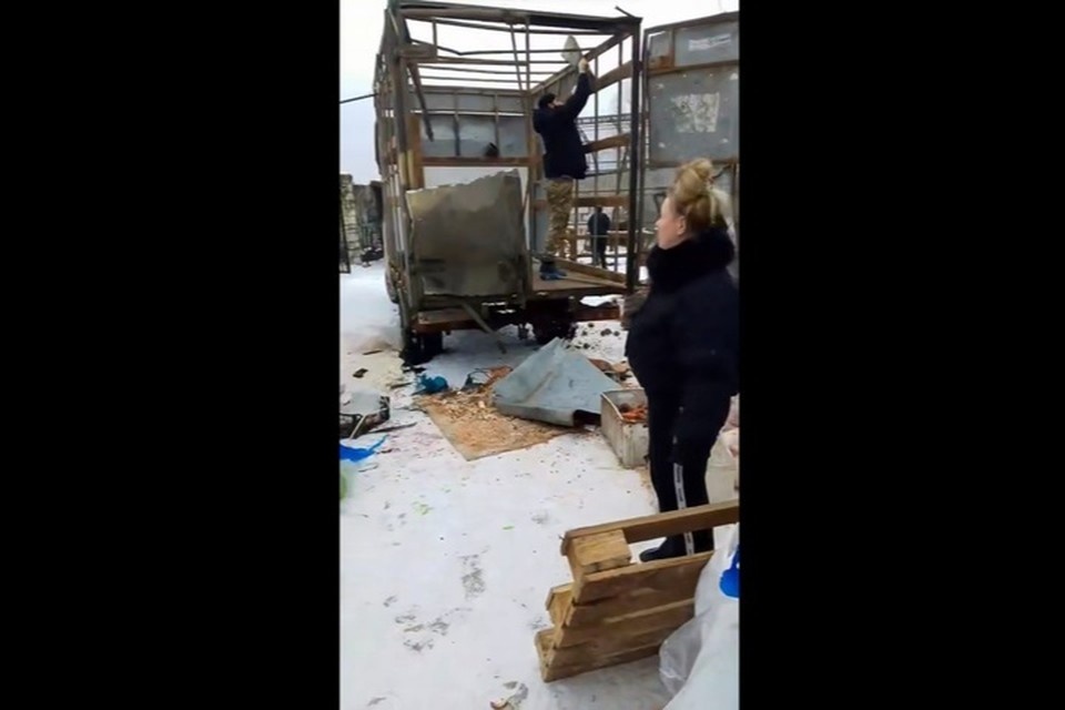    ВСУ разбомбили машину с гуманитарным грузом для зоопарка в Васильевке. Фото: тг-канал Натальи Романиченко