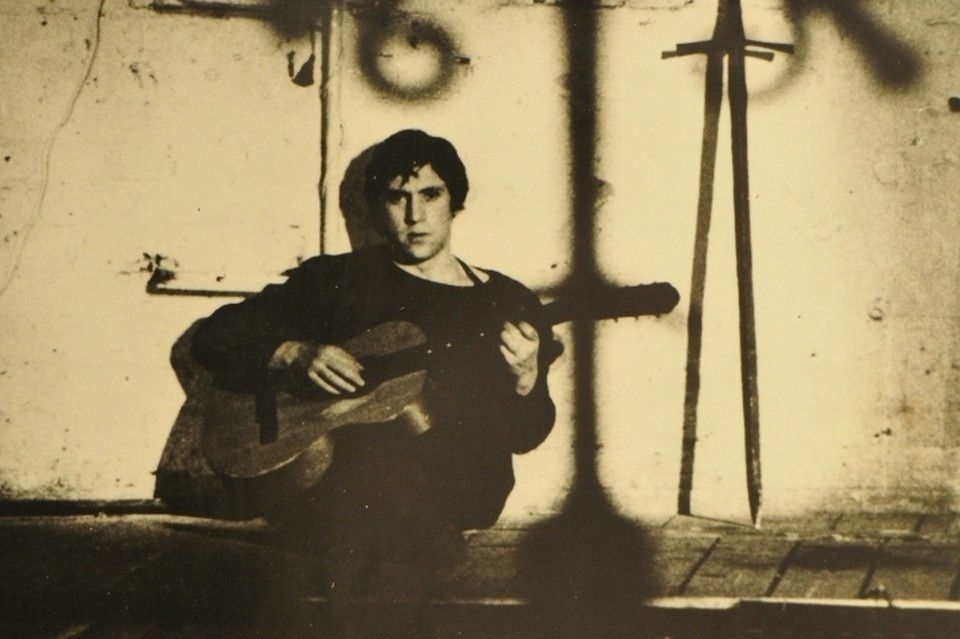    25 января праздновал бы день рождения легендарный поэт, бард и актер Анатолий ЖДАНОВ