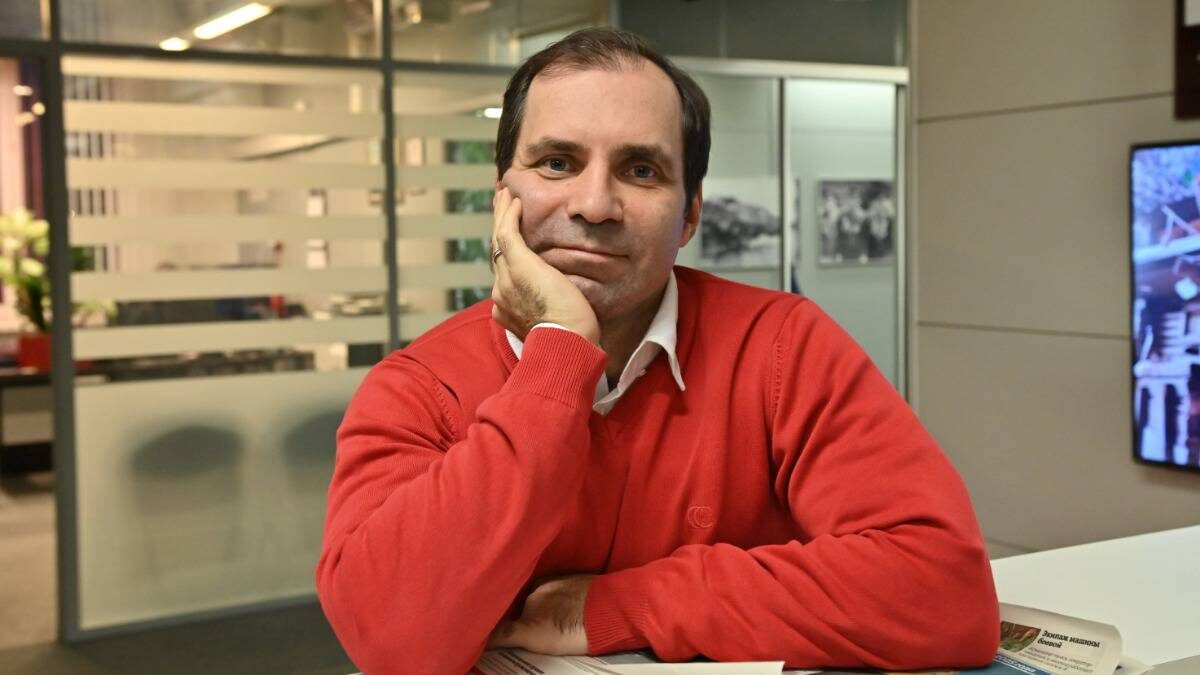    Дмитрий Деулин, декан факультета экстремальной психологии Московского государственного психолого-педагогического университета, в редакции газеты «Вечерняя Москва» / Фото: Владимир Баранов