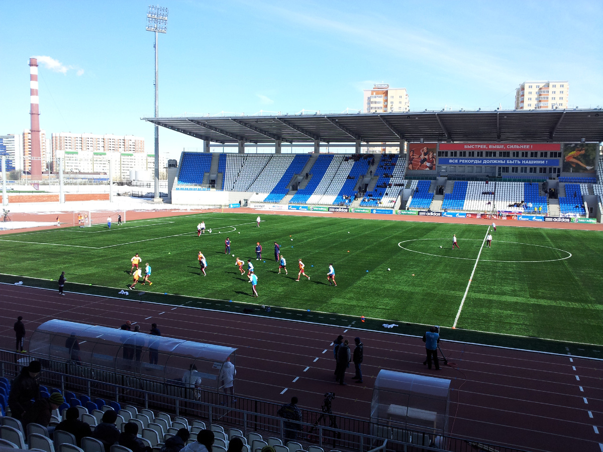 На стадионе
