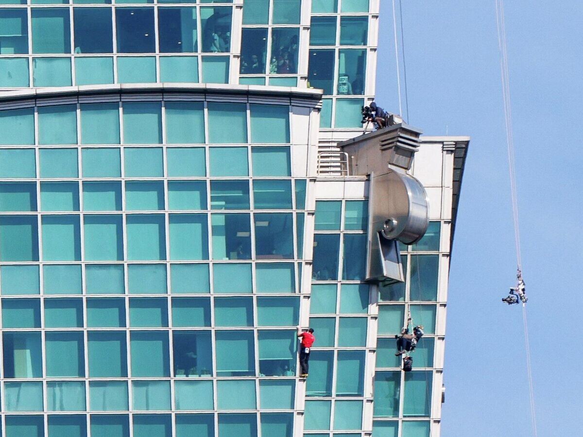    Альпинист Алекс Хоннольд совершае восхождение на небоскреб Taipei 101 в Тайбэе, Тайвань. 25 января 2026 | © REUTERS / Ann Wang