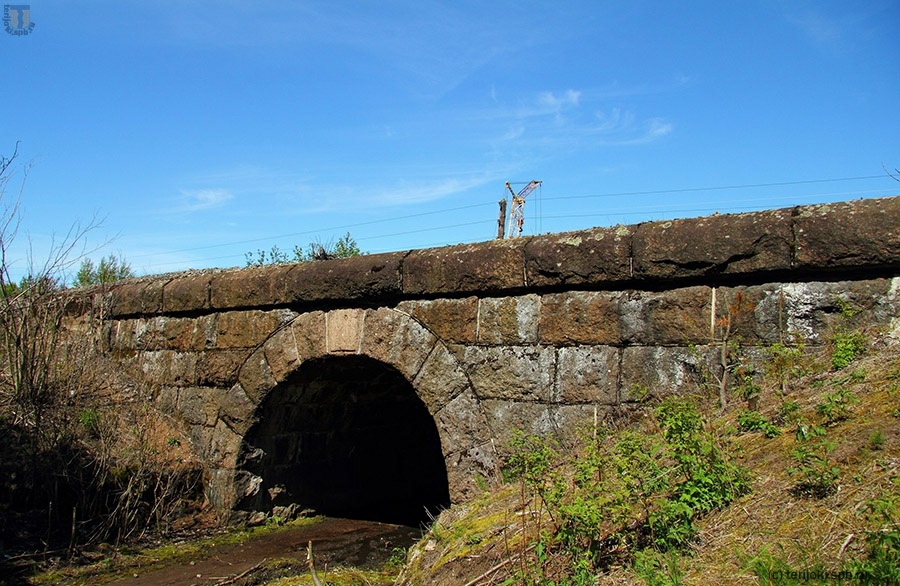 Путепровод, построенный в 1914-16 г.г., вблизи станции Приморск (со стороны Ермилово). Фото: А. Машинистов, 2015 г.