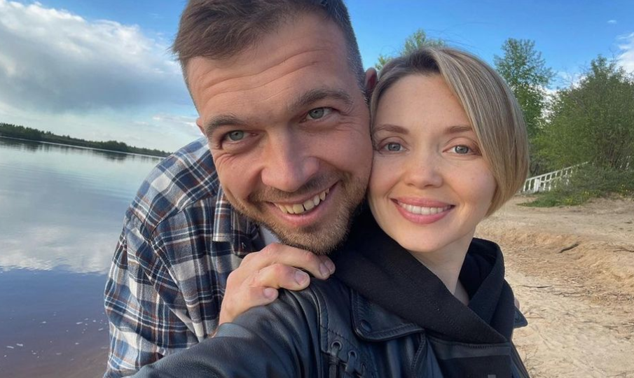 Любовь без грима: истории знаменитостей, которые вышли замуж за «простых» парней и обрели счастье