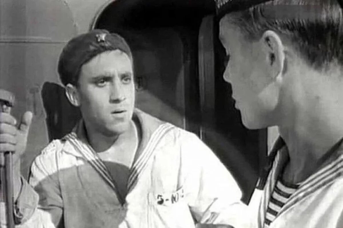    Стоп-кадр из фильма «Увольнение на берег».