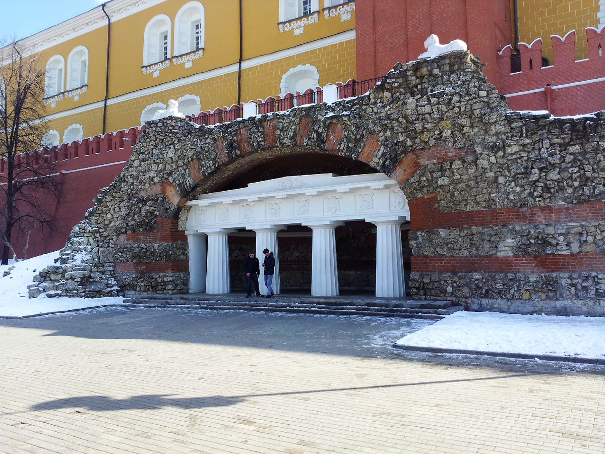 Грот "Руины"