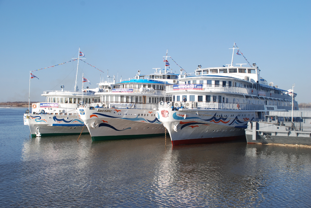 В 2011 году компания «Созвездие» (тогда еще работавшая под брендом «Инфофлот») вводит фирменную оригинальную ливрею для своих теплоходов