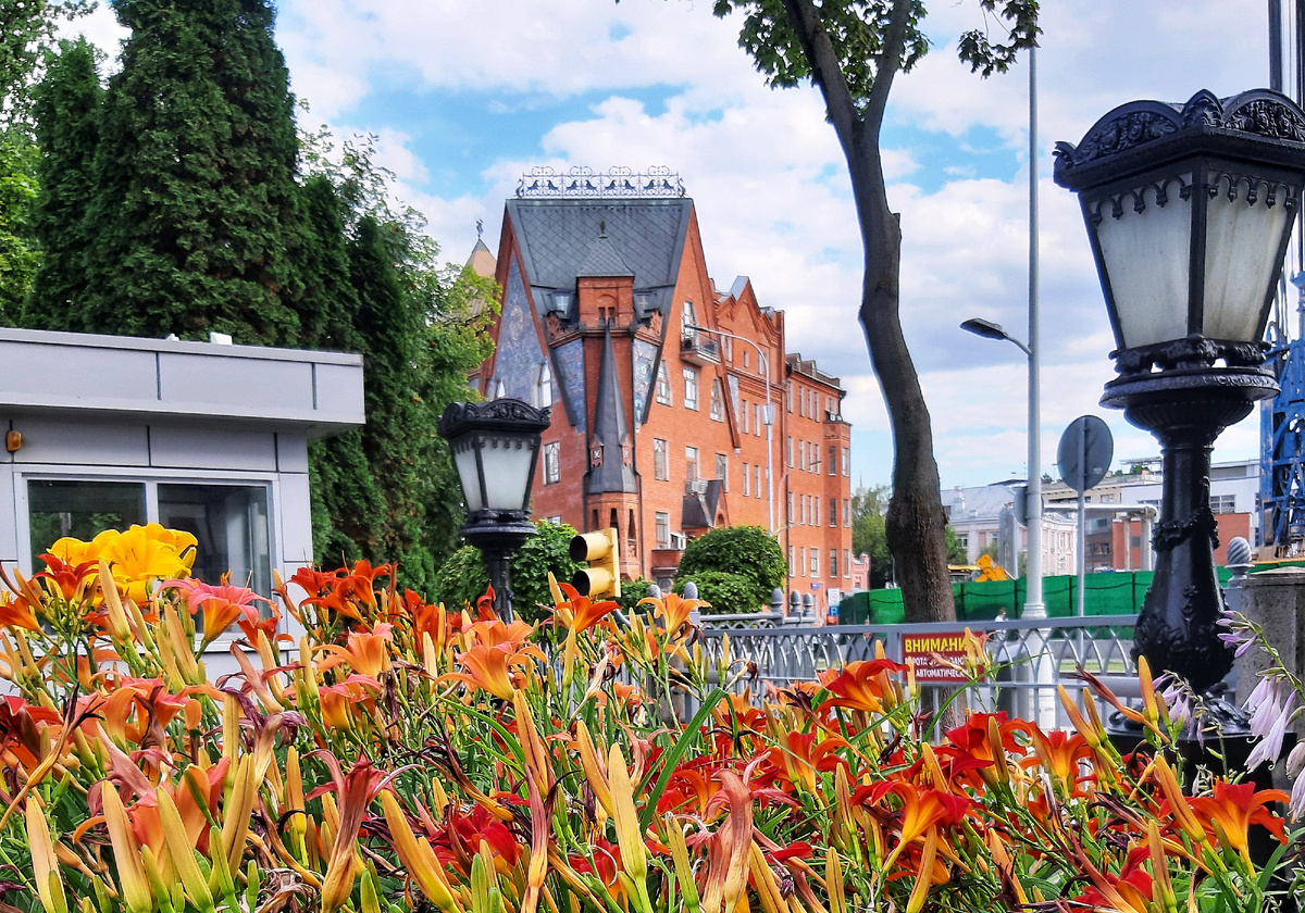 Особняки Москвы. Доходный дом Перцевой — «дом-сказка» в сказочно-былинном стиле, в центре Москвы.