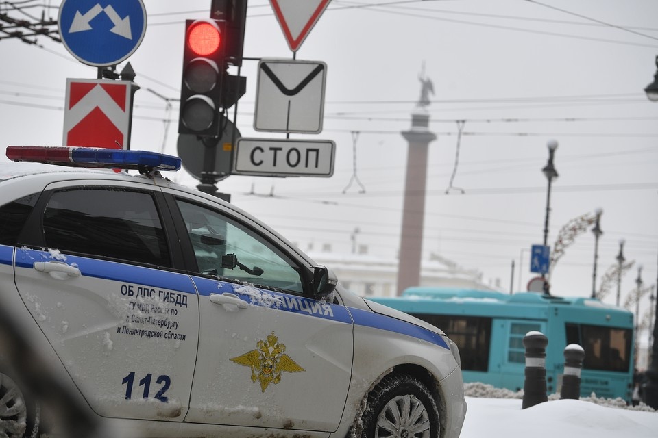    Школьник выстрелил в лицо взрослому пассажиру автобуса в Пушкине. Алексей БУЛАТОВ