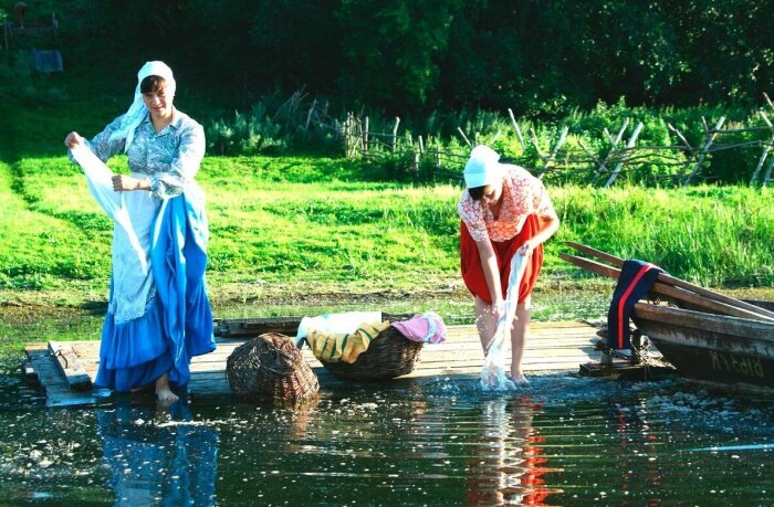 Стирка одежды на Руси/ Фото: pulse.mail.ru