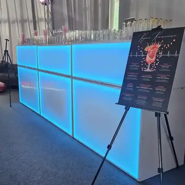 Компания barshowman предлагает услуги выездного коктейль бара в Санкт-Петербурге. 