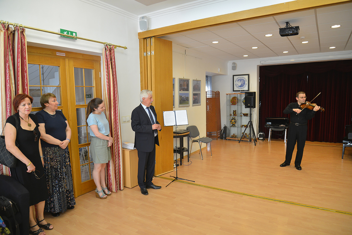 На  открытии моей персональной фотовыставки в Русском доме в Братиславе. Фотография Александра Новикова. 2019