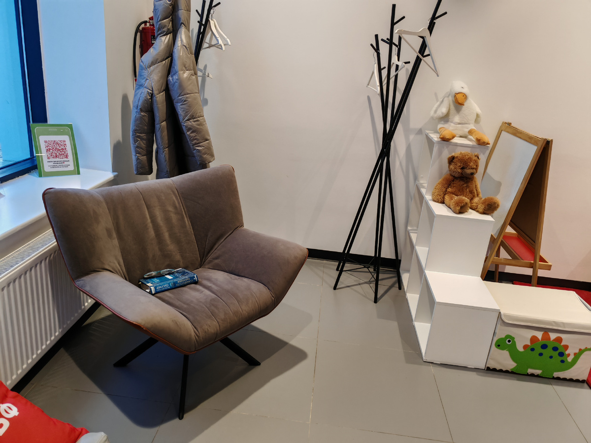 Книжечку с собой взяла))) 