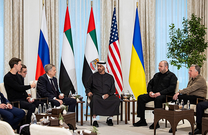    Переговоры в Абу-Даби. 23 января.Hamad Ryan Carter/UAE Presidential Court/REUTERS