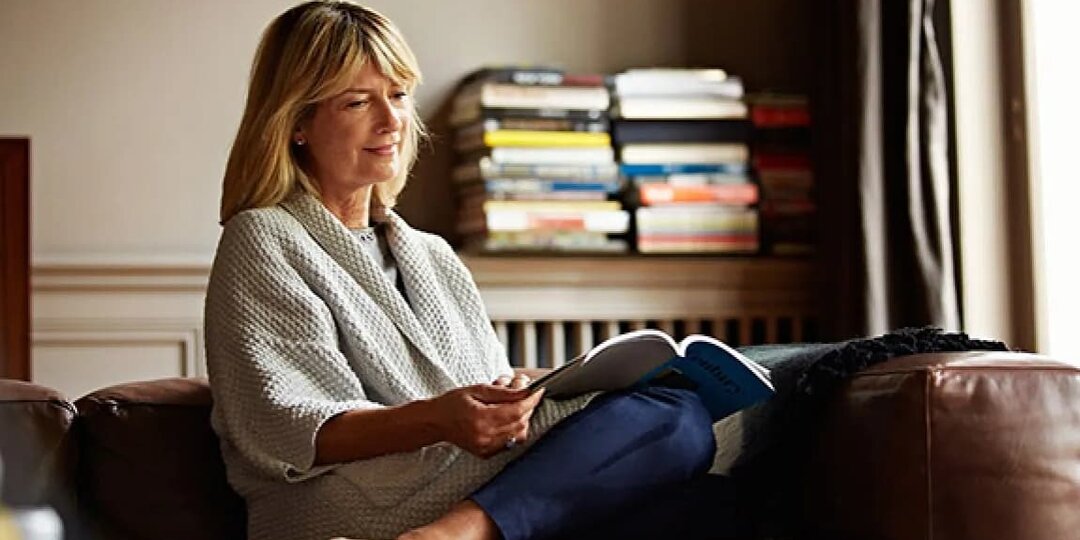 Он пишет ей, она - ему. И что-то из этого выйдет