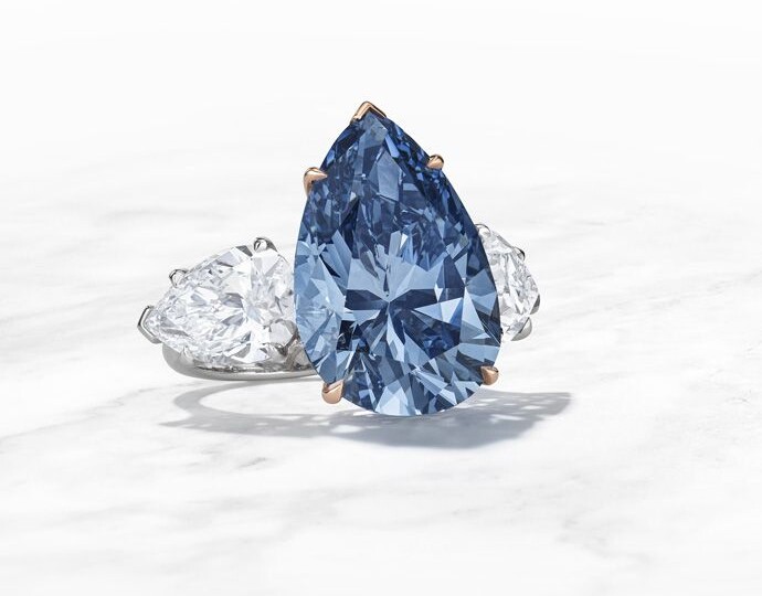 Bleu Royal — крупнейший ярко‑голубой бриллиант класса «безупречный внутри»