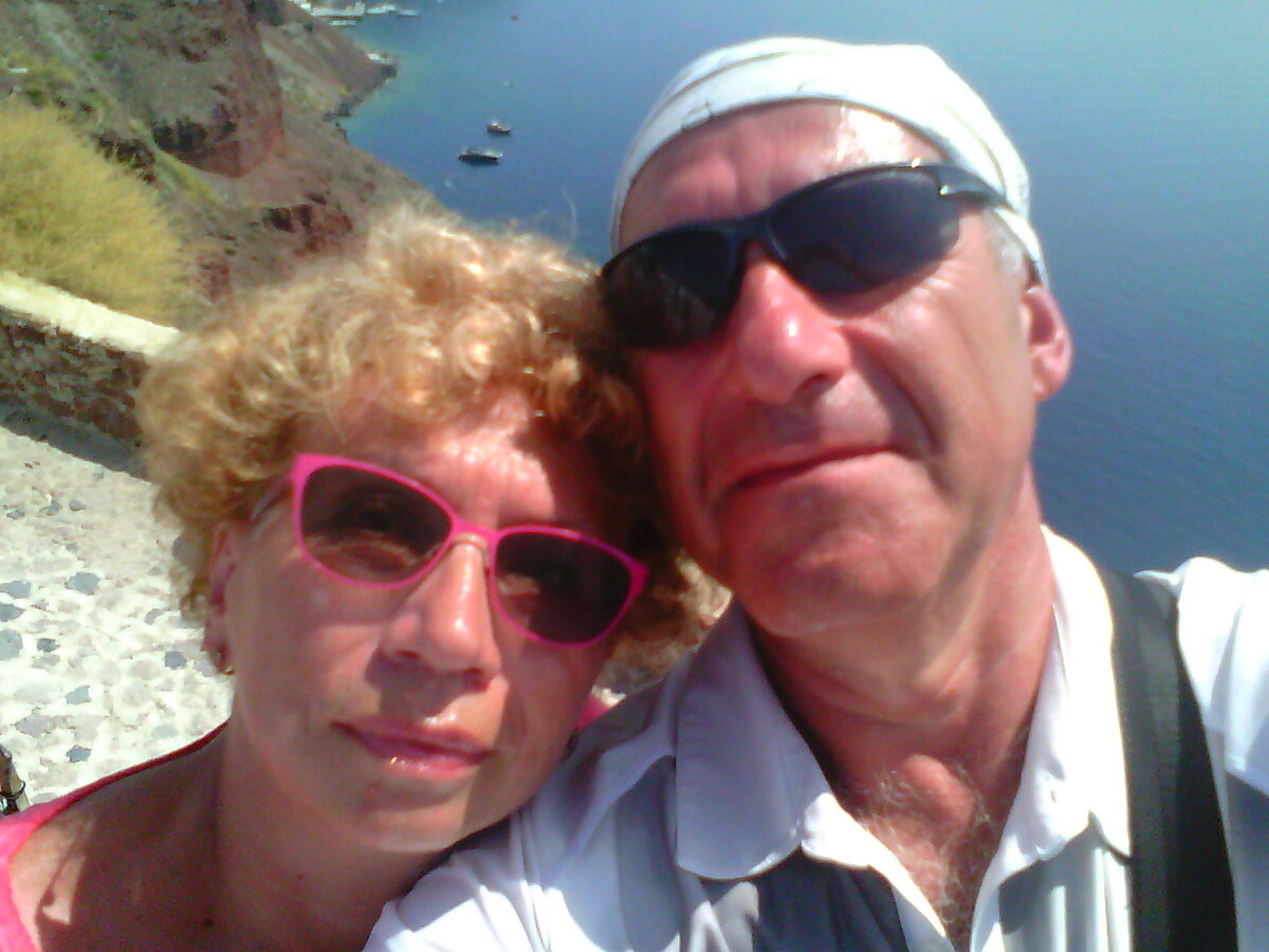 На Санторини. Море далеко внизу. Из семейного фотоархива