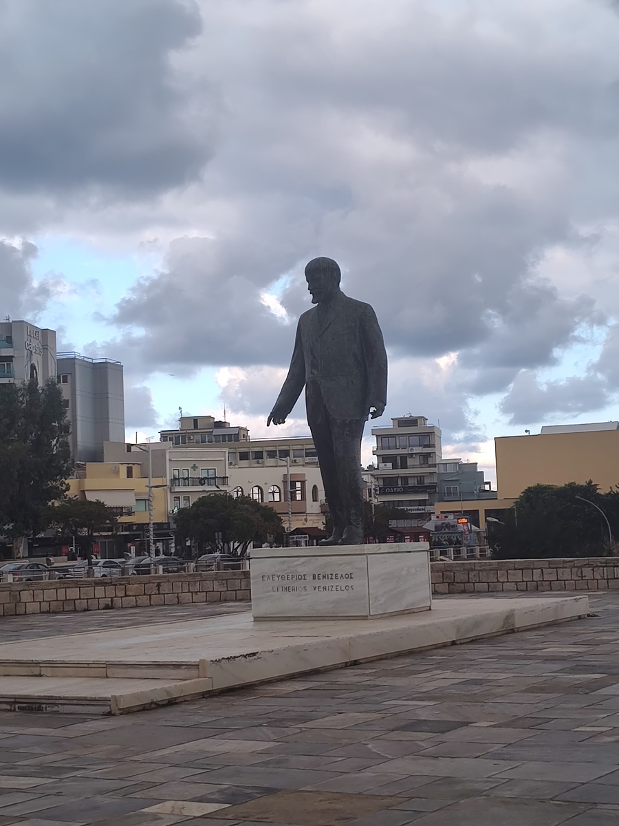 На площади Ираклиона. Фото автора
