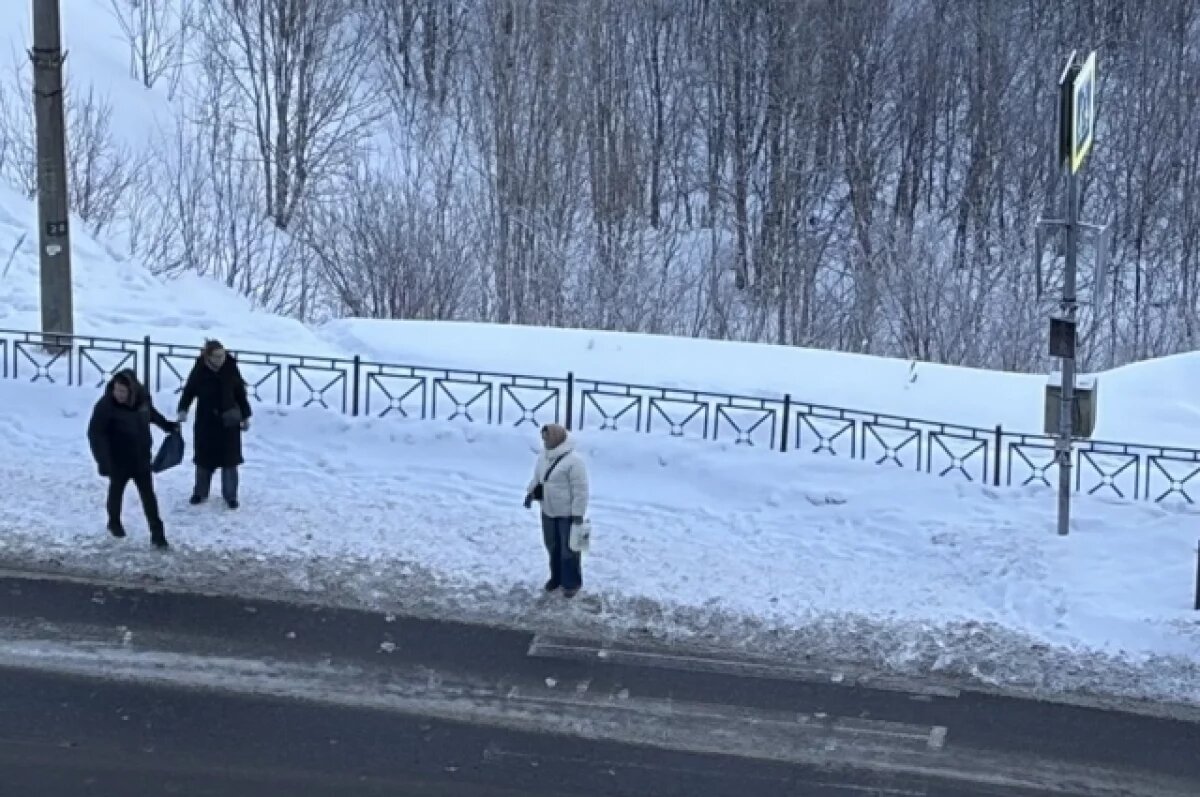    В Мурманске на улицах, где отключили свет, даже светофоры не работают.