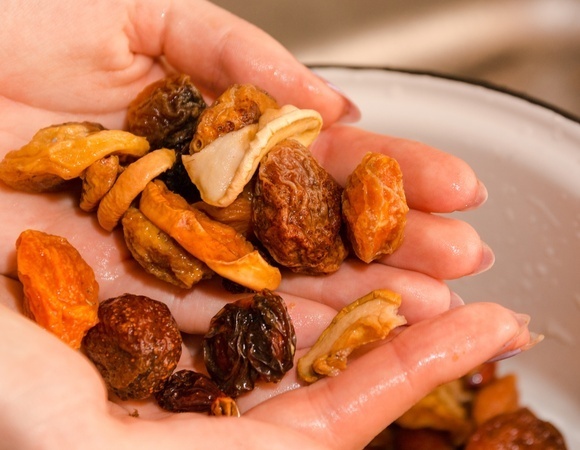 Больше не ем без замачивания — и вам не советую: 2 способа очистить сухофрукты узнала у экспертов "Едим Дома"