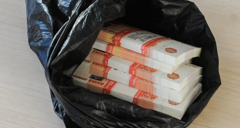    Подозреваемая забрала себе 30 тысяч украденных денег, а остальное отдала курьеру