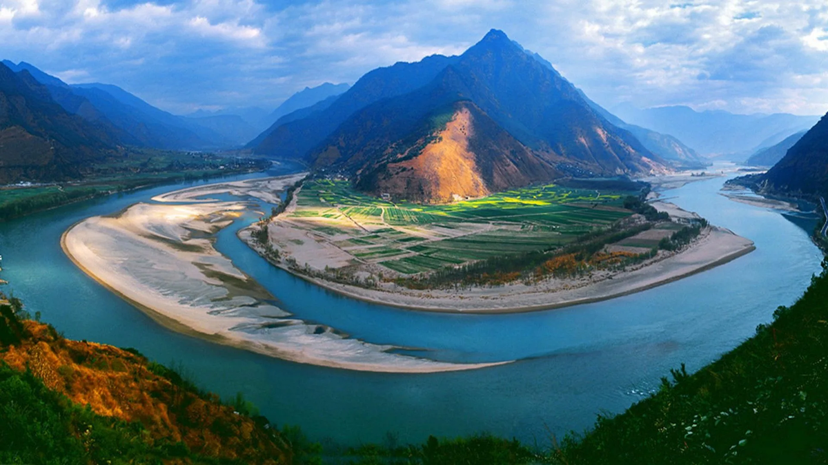 Янцзы — самая длинная и многоводная река Евразии